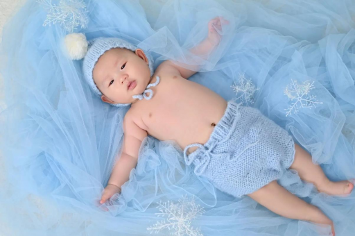 沈阳满月宝宝放屁臭